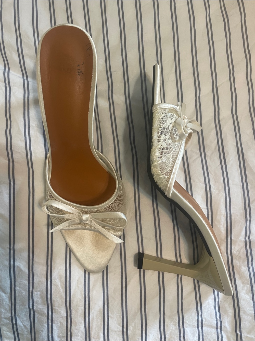 Elegant Women's Ivory Lace Pointed-Toe Heels with Bow